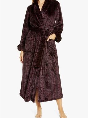 NWT Natori Private Luxuries Plush Burgundy Leopard Print Robe Cozy, size Large